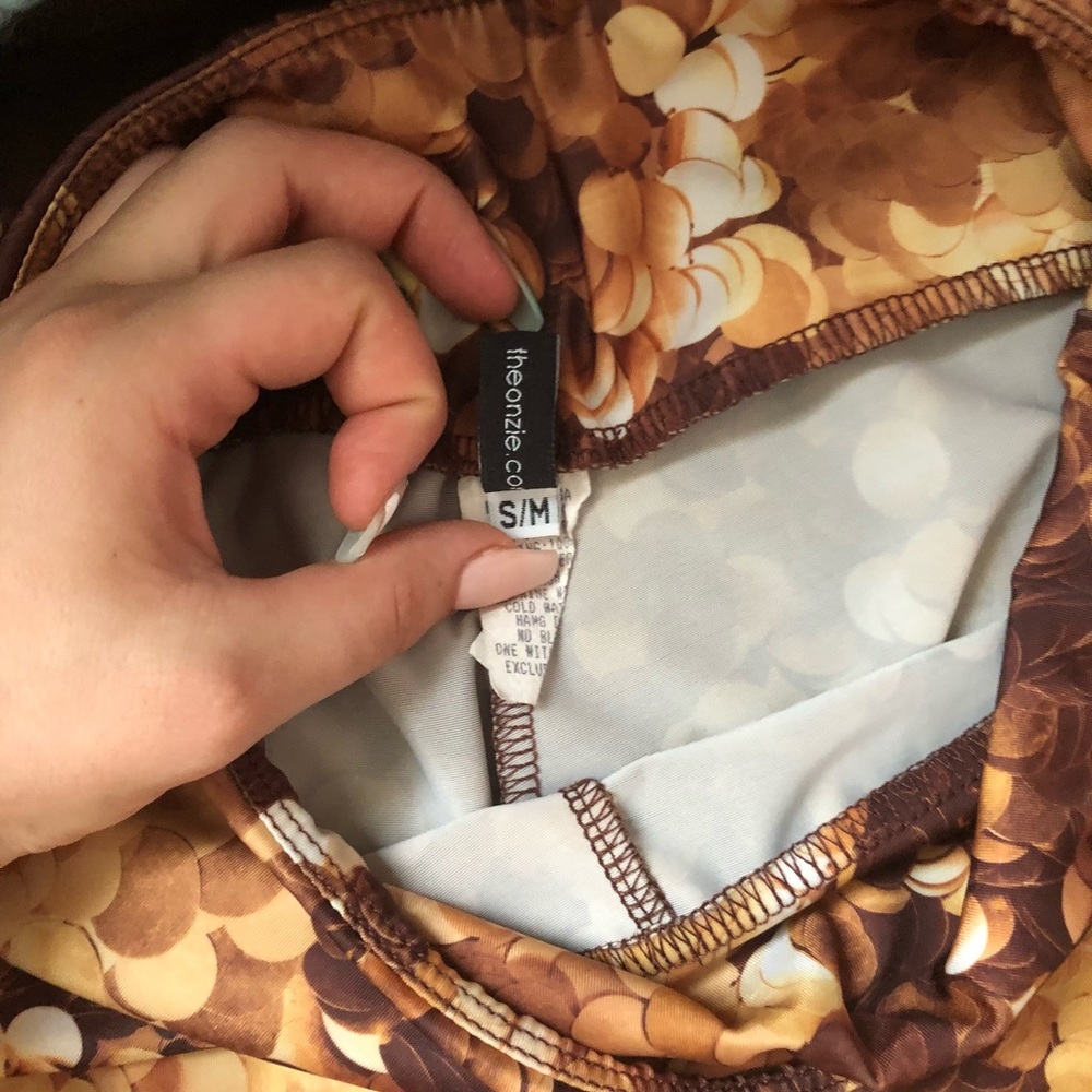 Onzie S/M coin print crop legging yoga